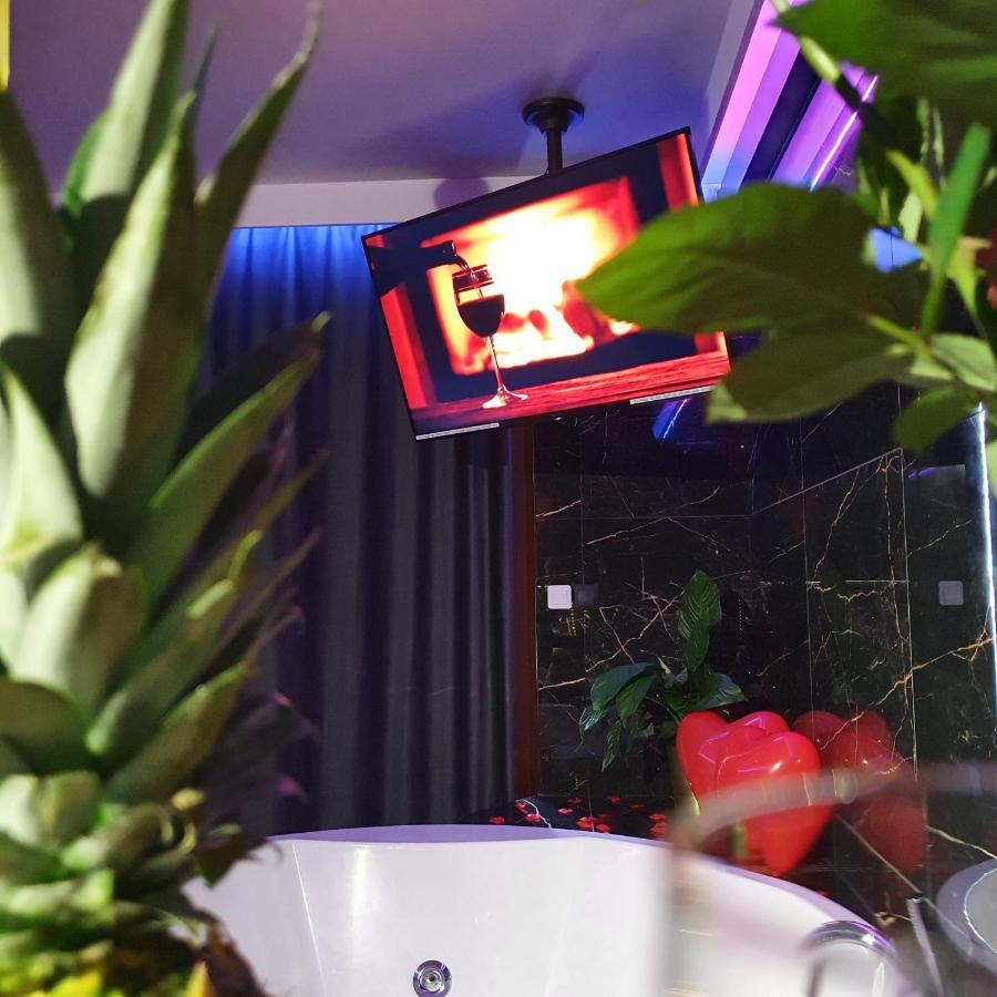 Jacuzzi Glass-House Central Station Krakow Ngoại thất bức ảnh
