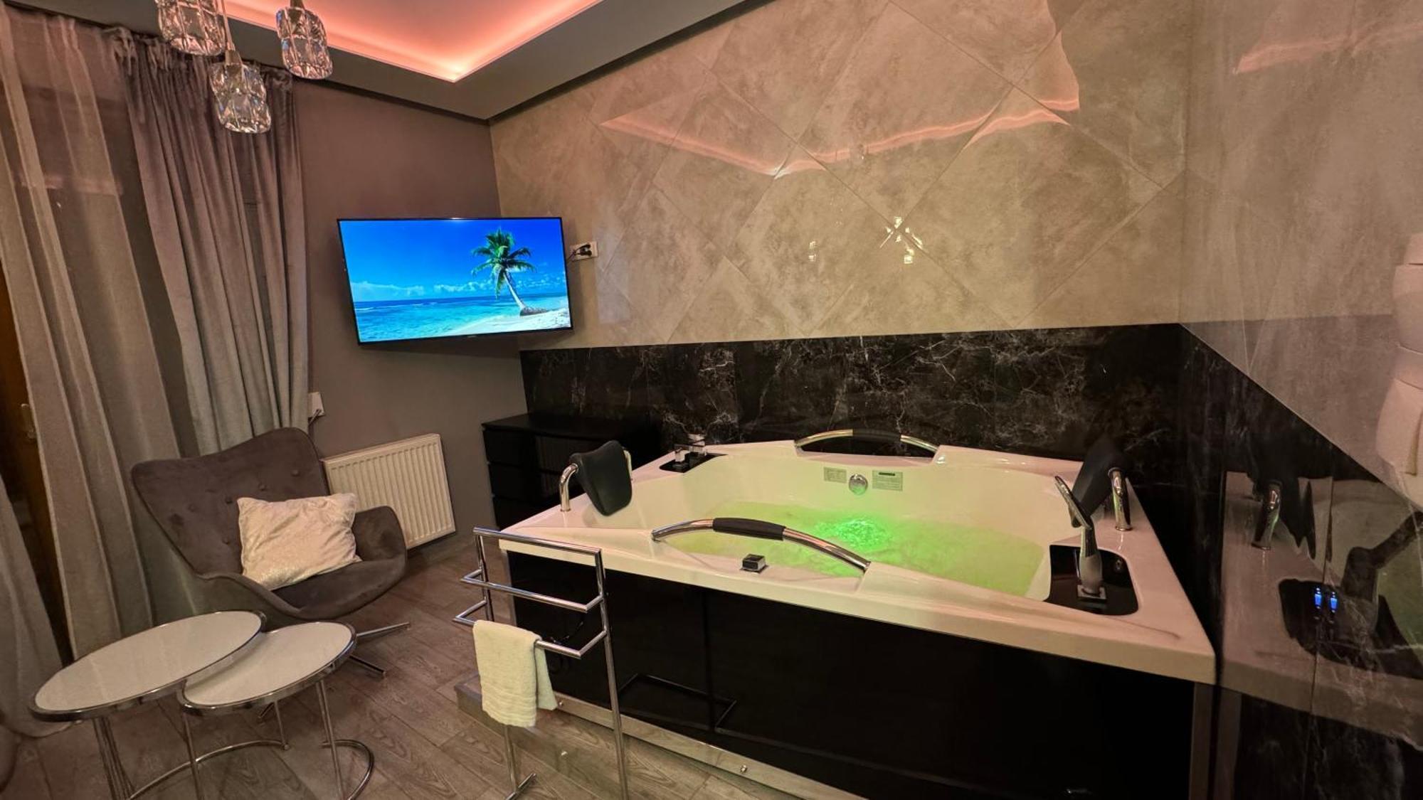 Jacuzzi Glass-House Central Station Krakow Ngoại thất bức ảnh